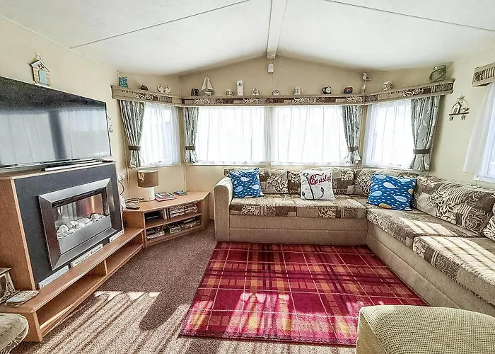Caravan With Decking At Manor Park In Hunstanton, Sleeps 6 Ref 23045B