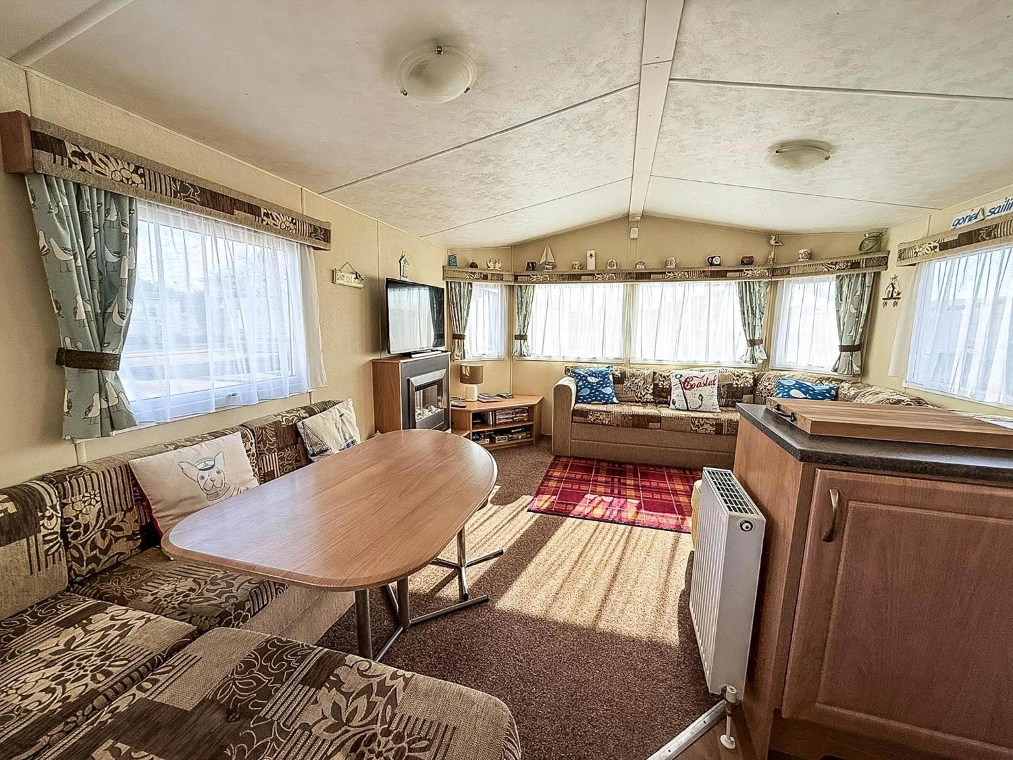 Caravan With Decking At Manor Park In Hunstanton, Sleeps 6 Ref 23045b Campsite